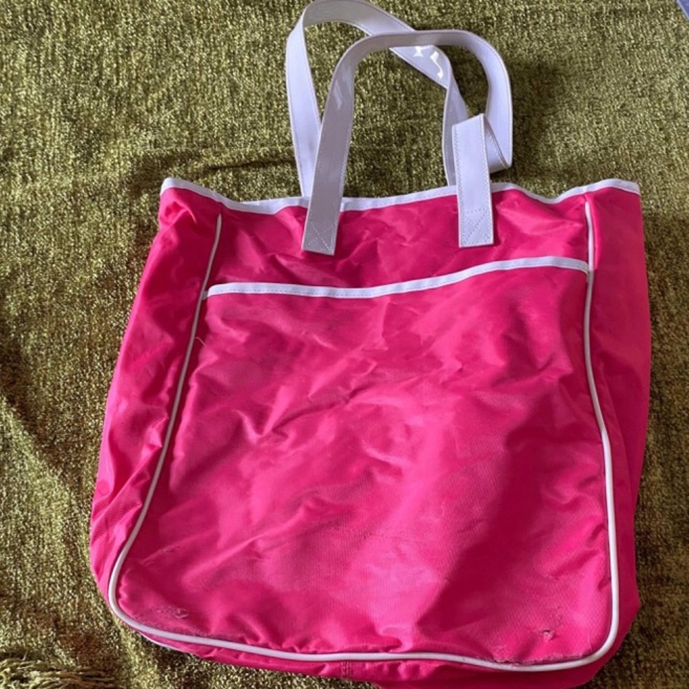 Hot pink tote bag with spacious pocket on front